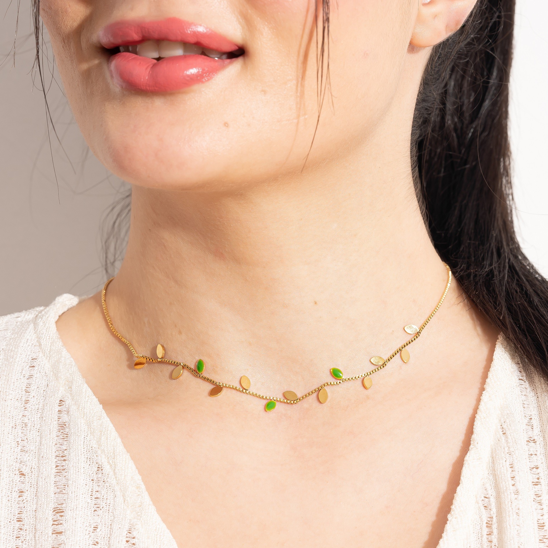 Seeds with 3 Green Leafs  Choker