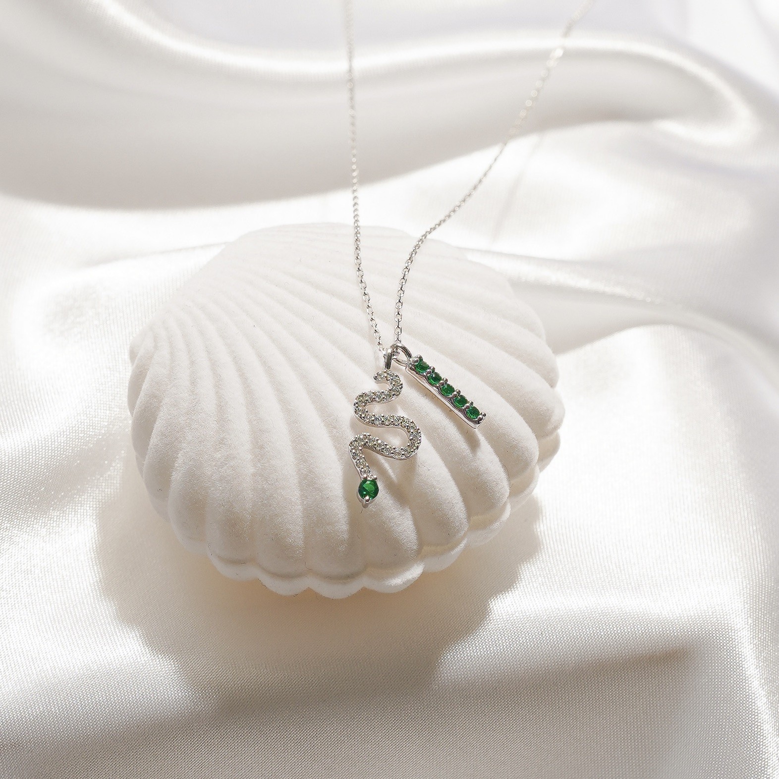 OS - Green Snake & Bar Necklace