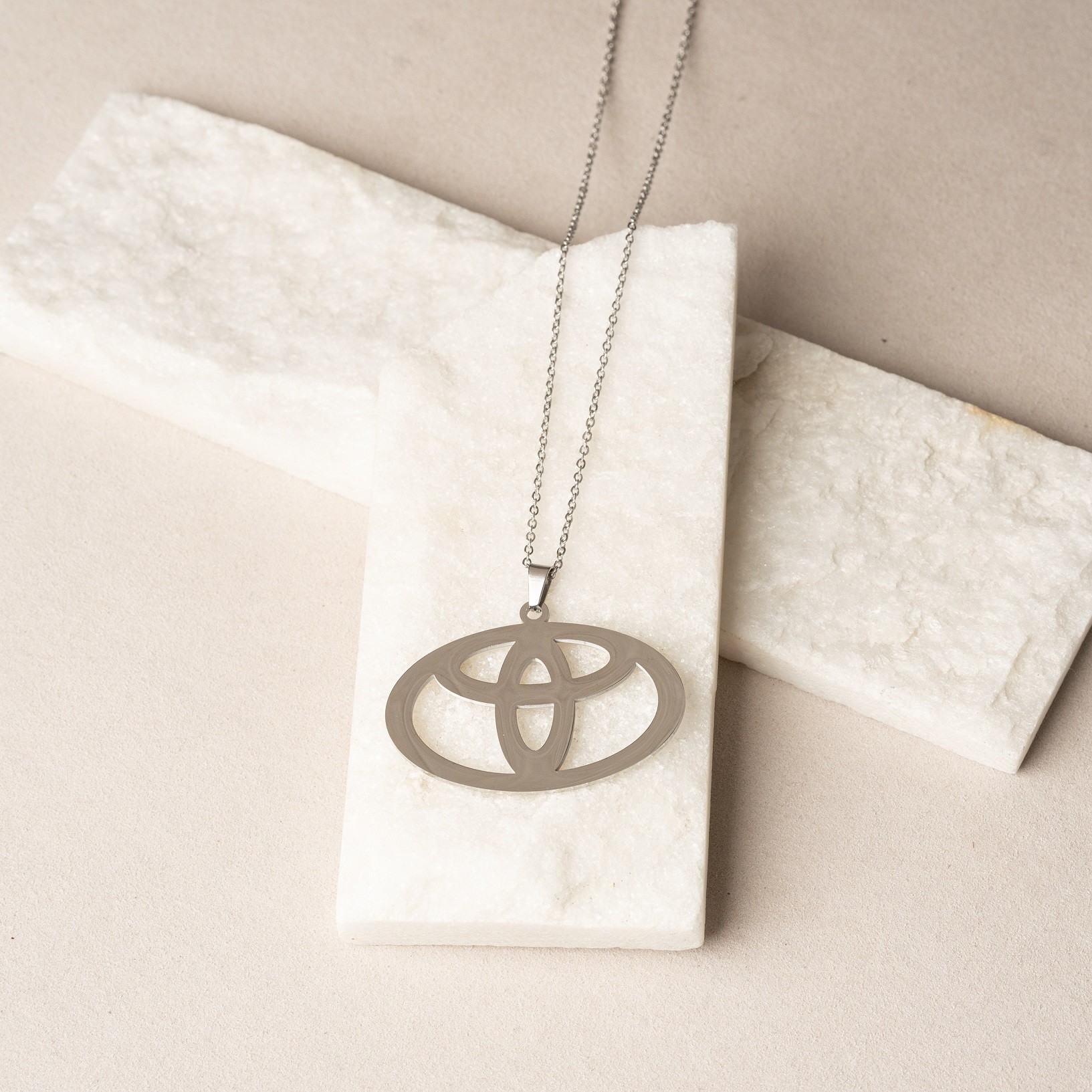 Long Necklace - Toyota