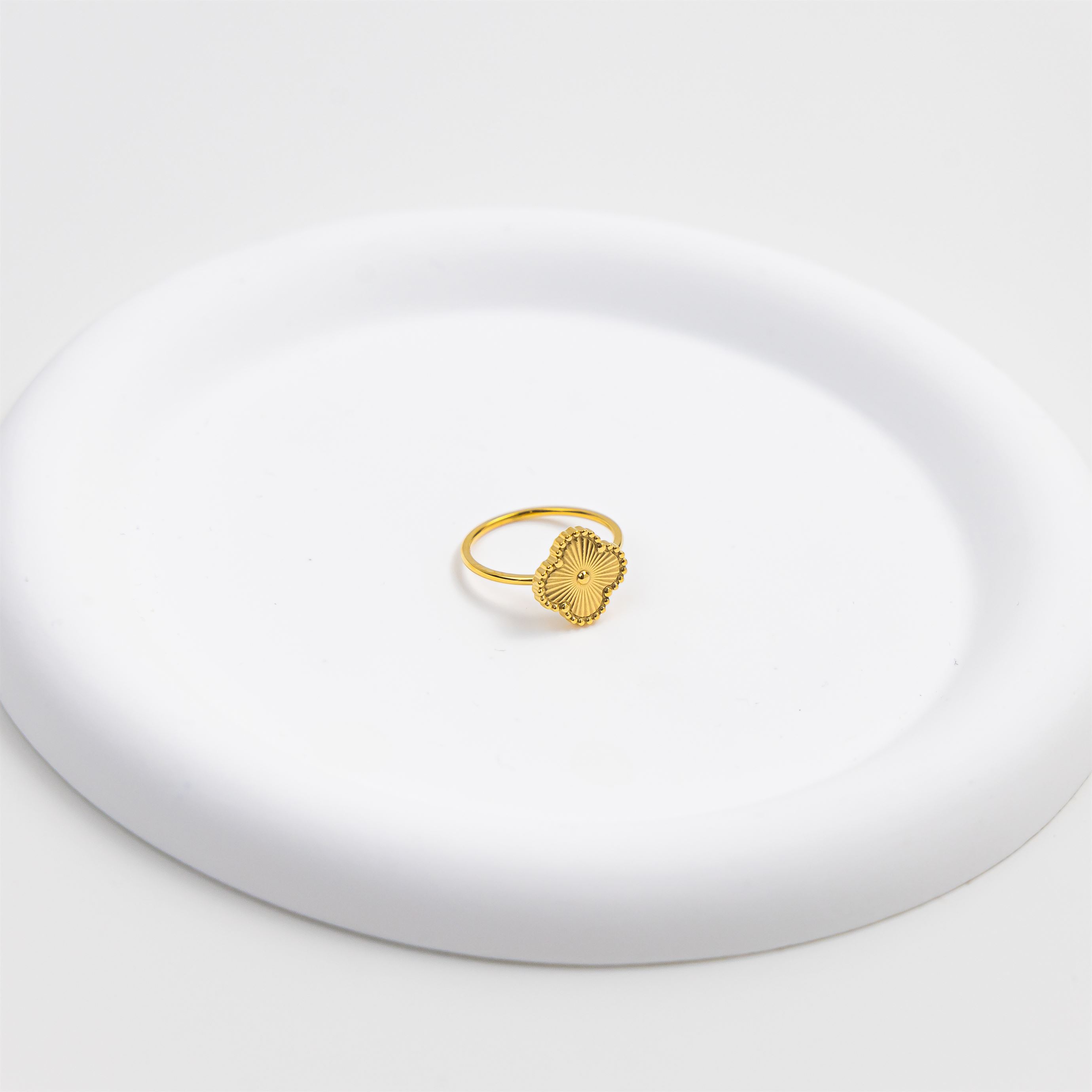 VCA - Golden Flower Ring