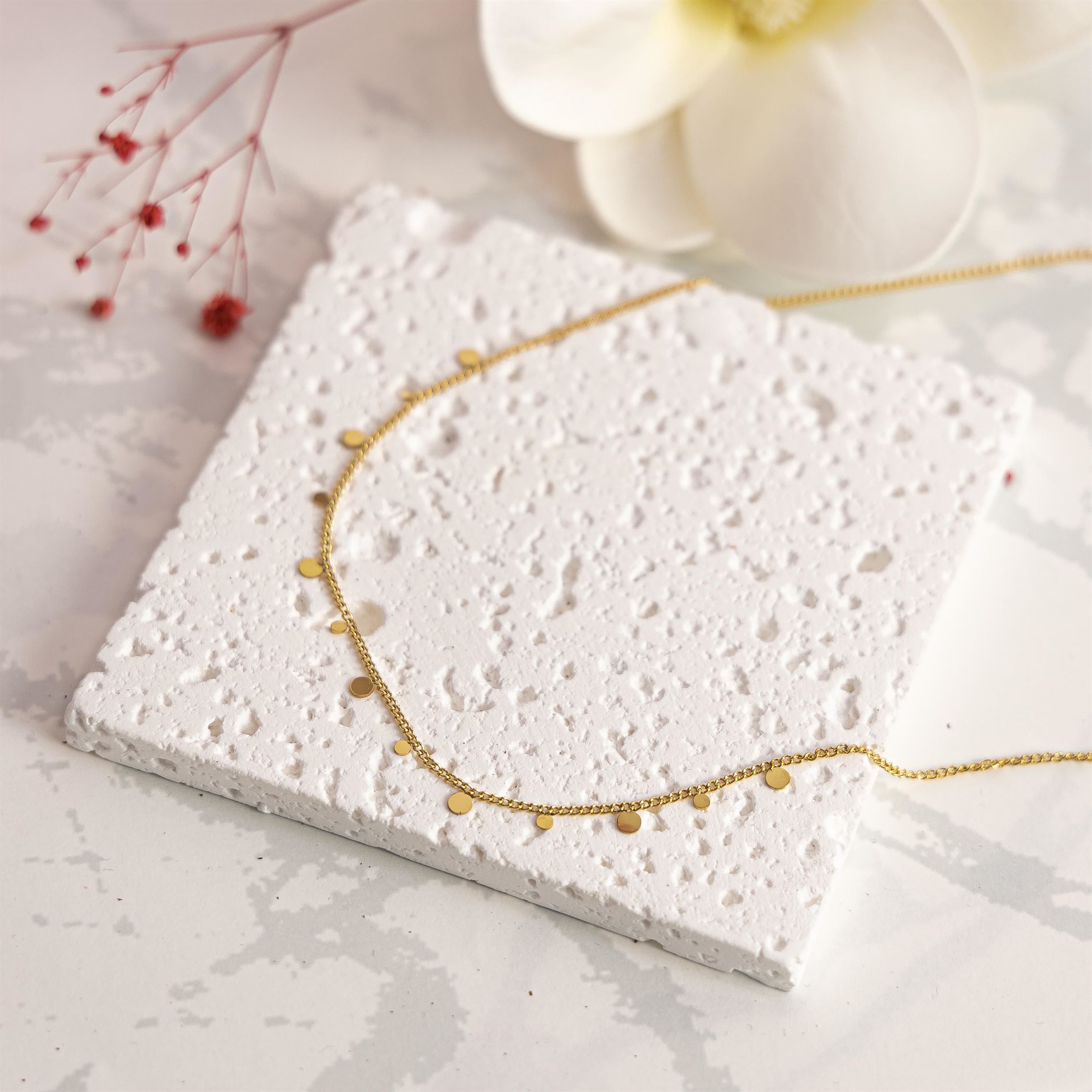Alt Circles Choker