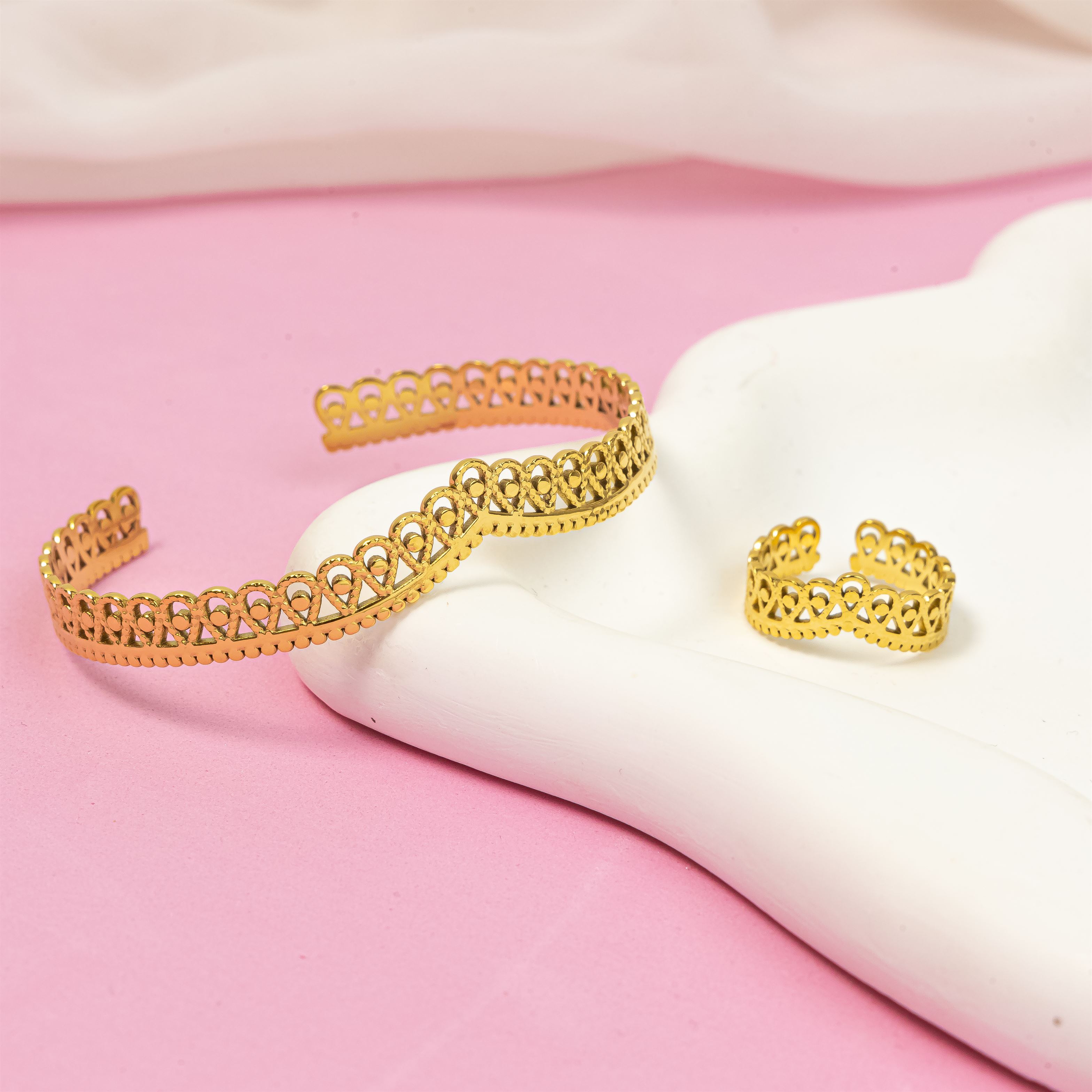 Simple Queen Crown Bangle Set
