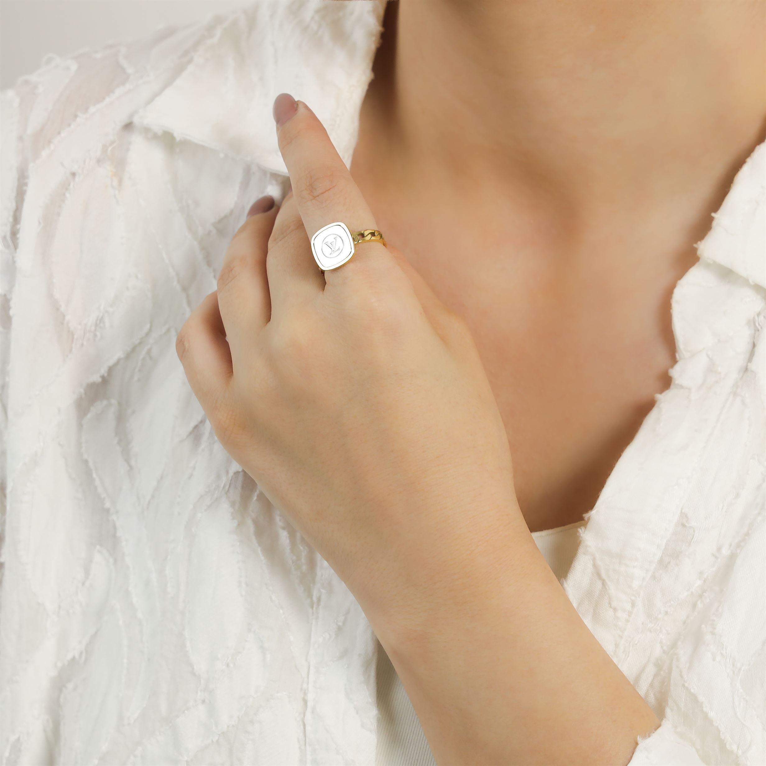 L&V - Square Ring 2