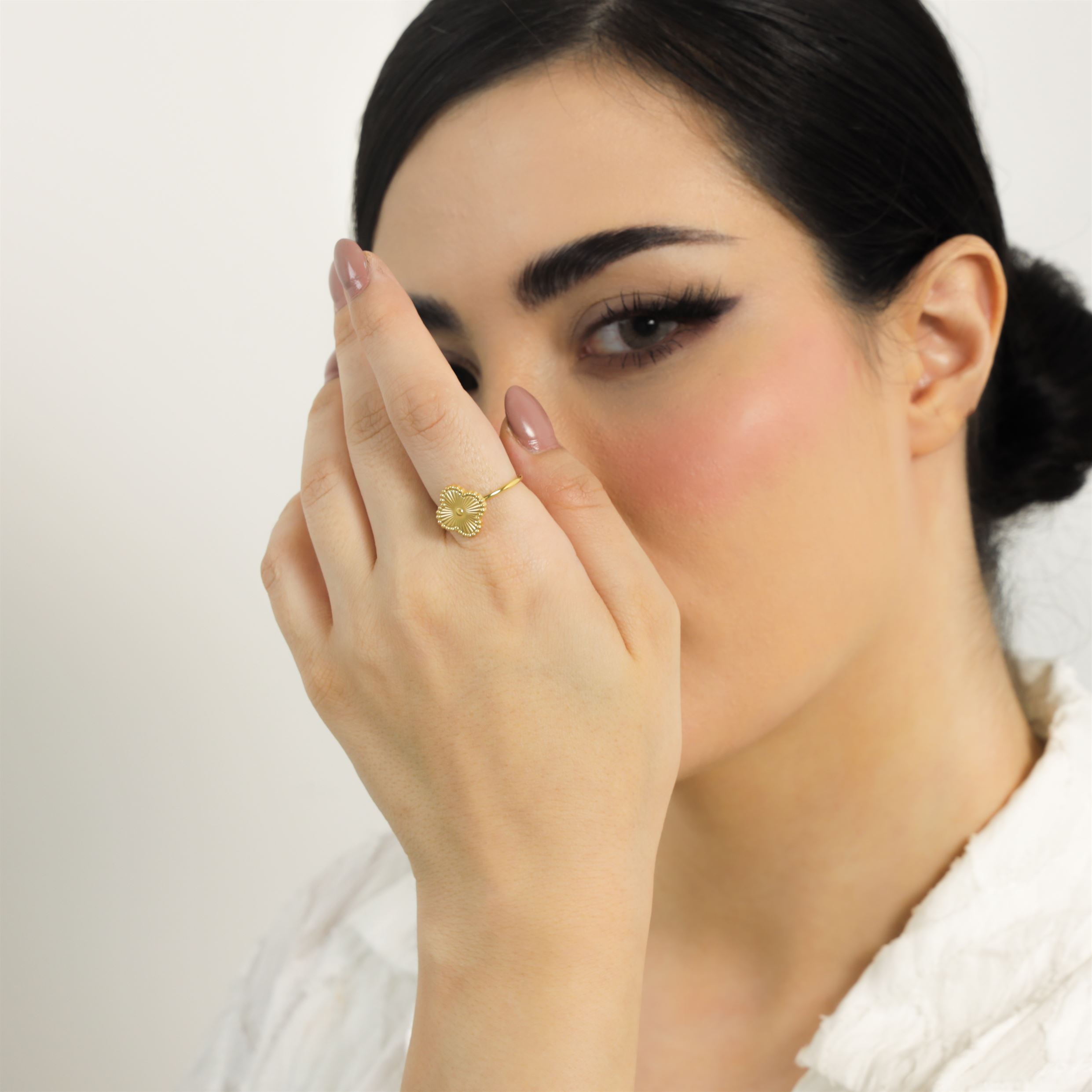 VCA - Golden Flower Ring