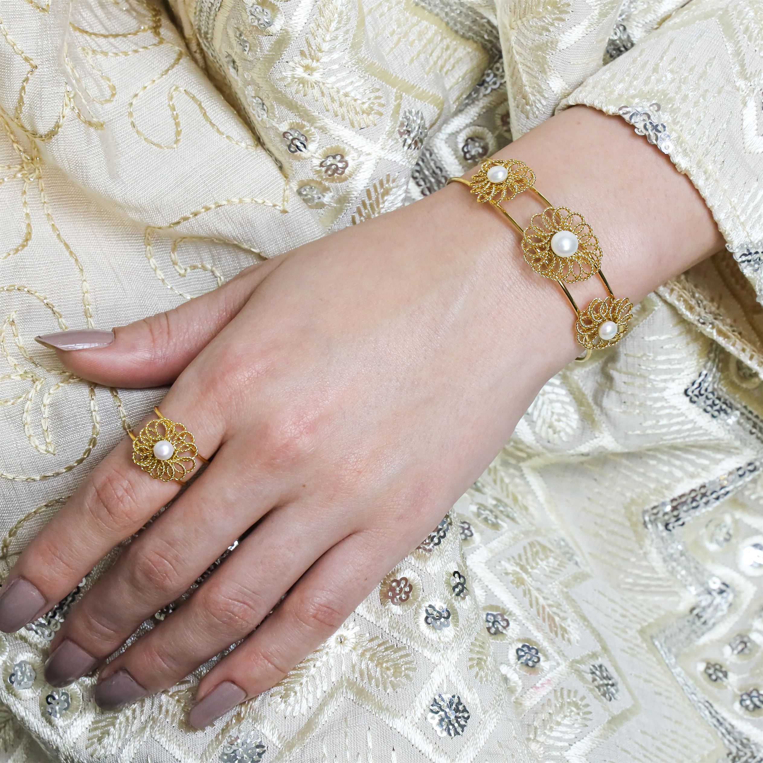 Twisted Ring flowed with pearl Bangle set