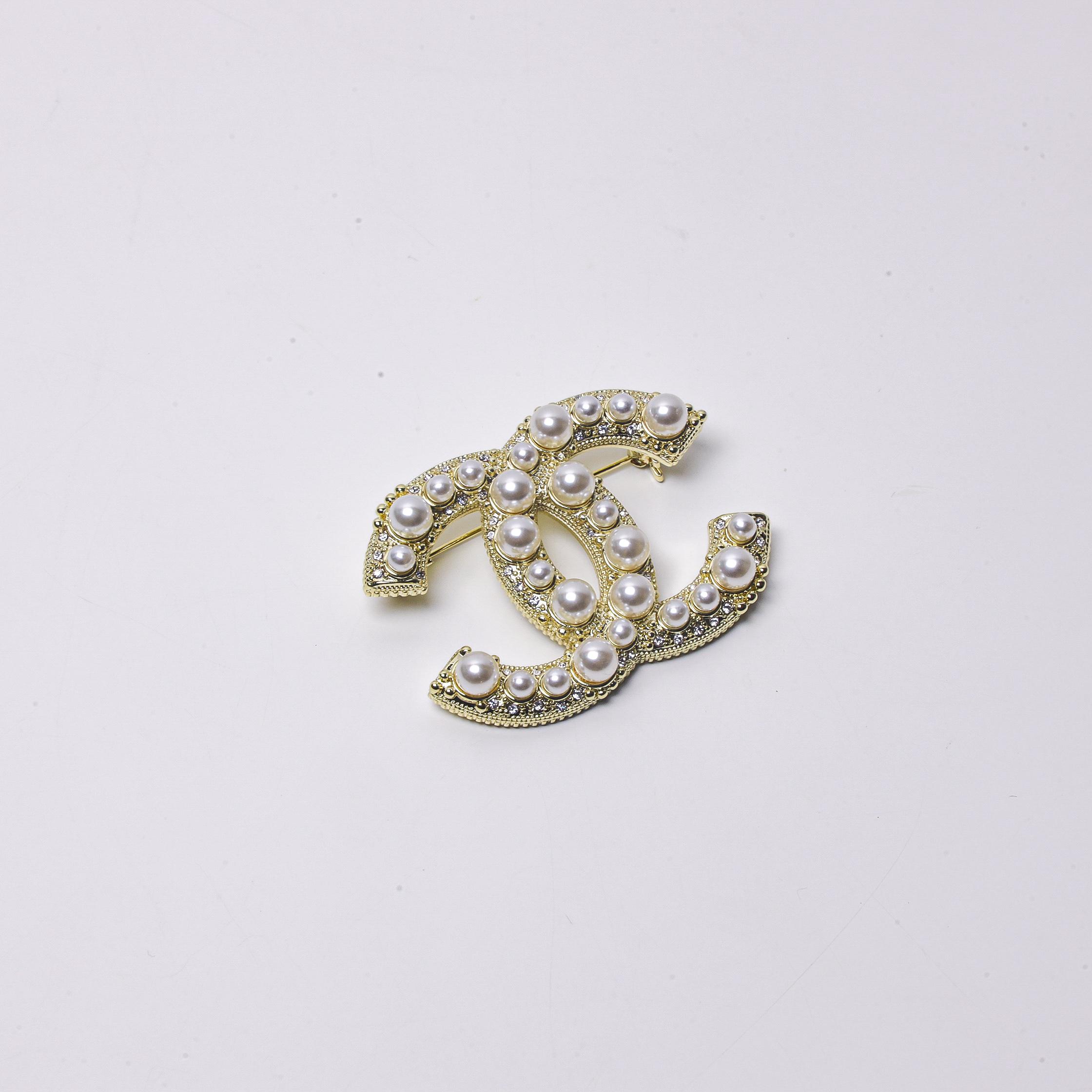 CHAN - Pearl logo Brooch