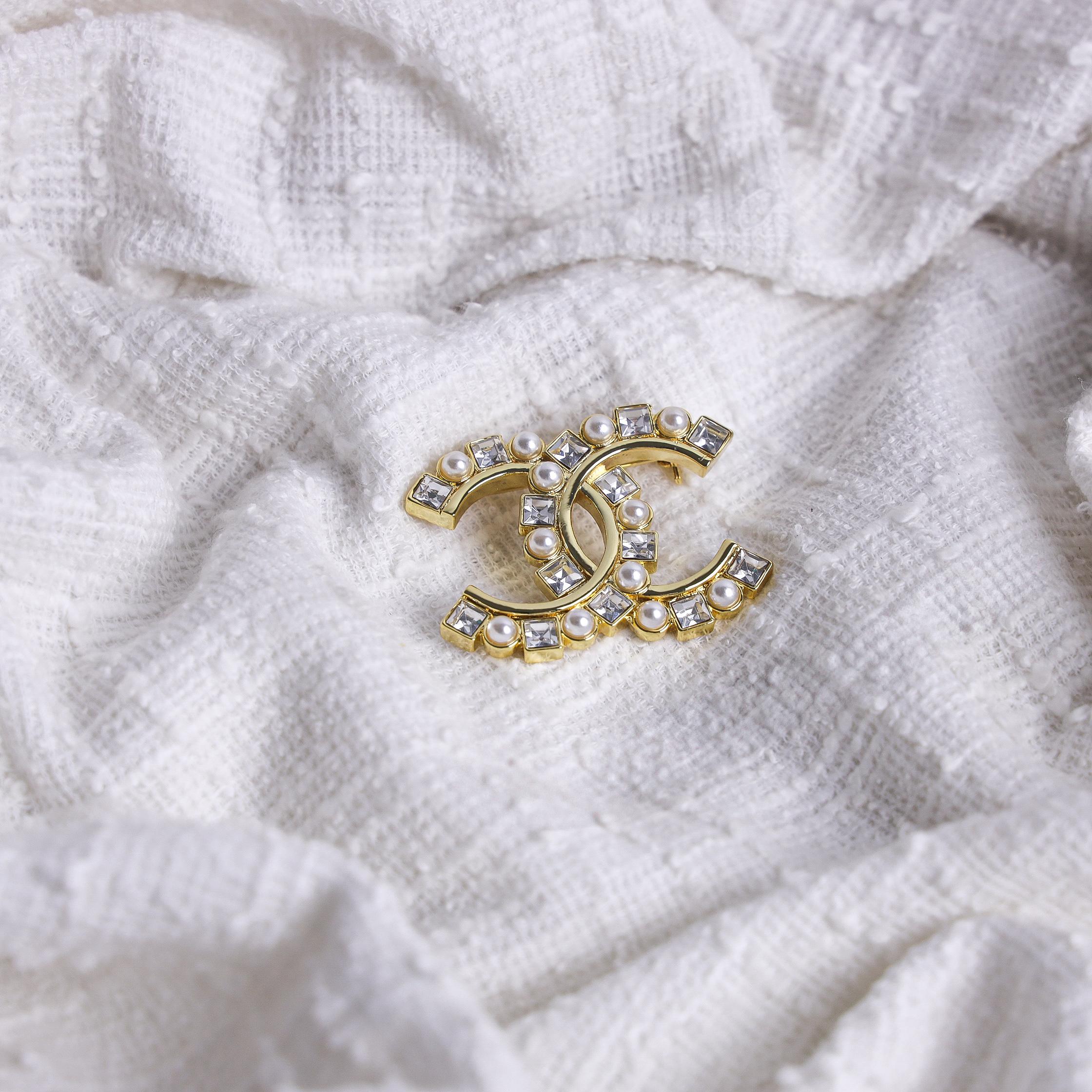 C&D - CC logo with pearl & Rhinestones Brooch
