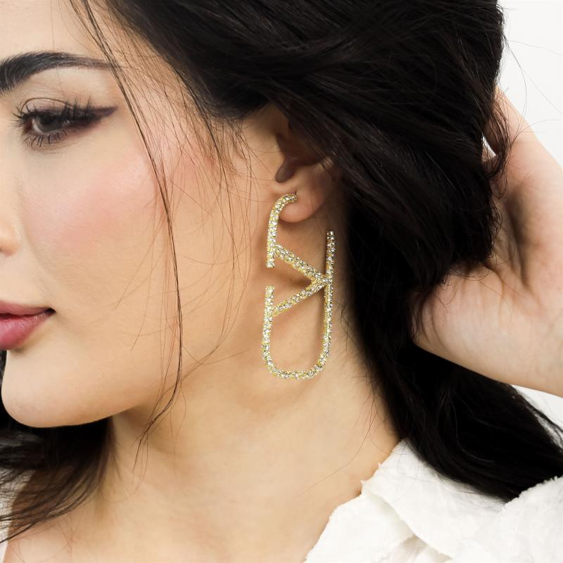 أقراط شعار V كبير