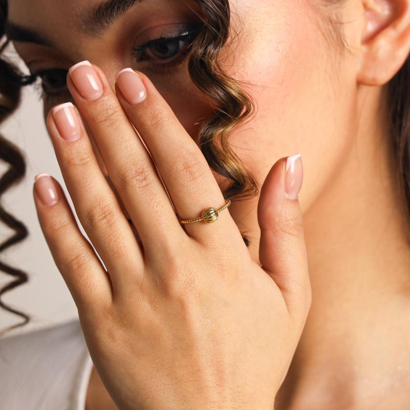 خاتم بتصميم حبل مع كرة خيط