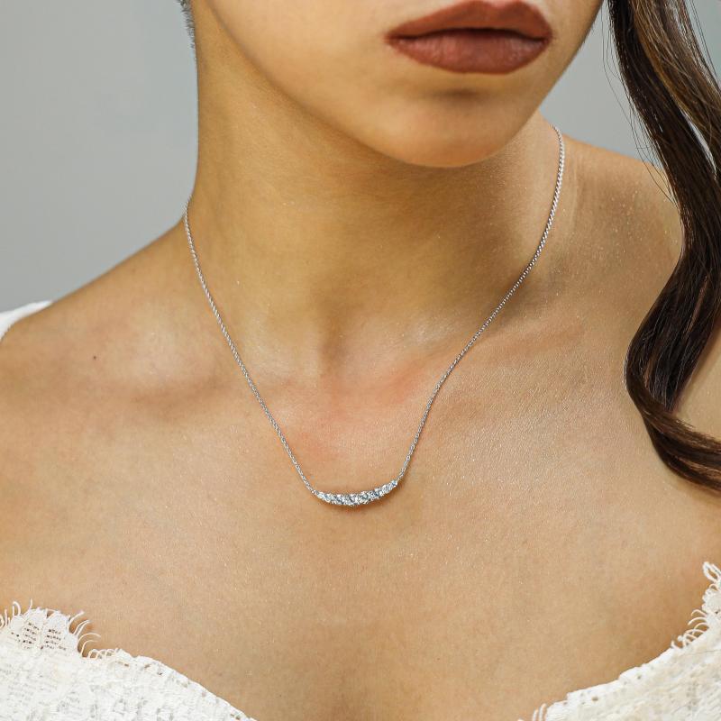 قلادة انحناءة البريق – فضة أصلية 