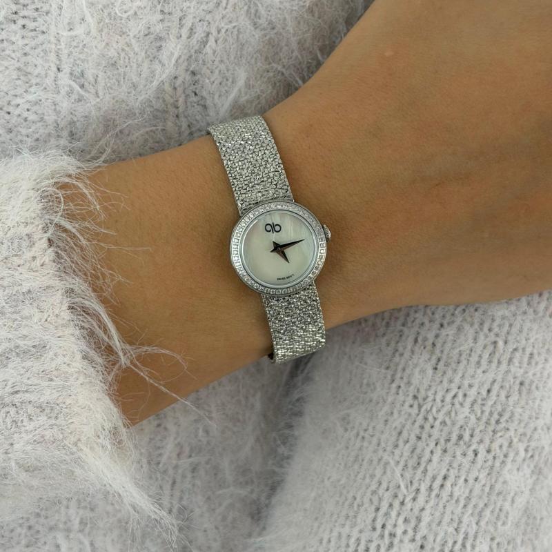 ساعة باريس بوتيك  بحبات كريستال 