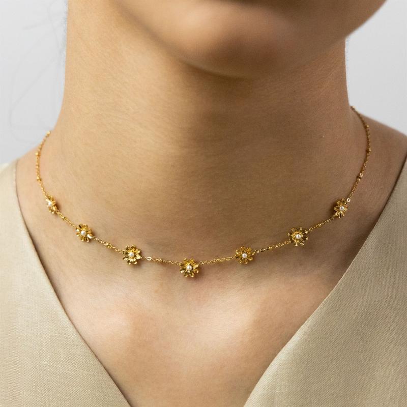 تشوكر سبع زهور مع لؤلؤة مركزية