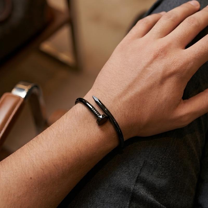 سوار مسمار سميك