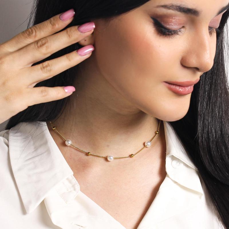 تشوكر لآلئ متناوبة وخرز ذهبي