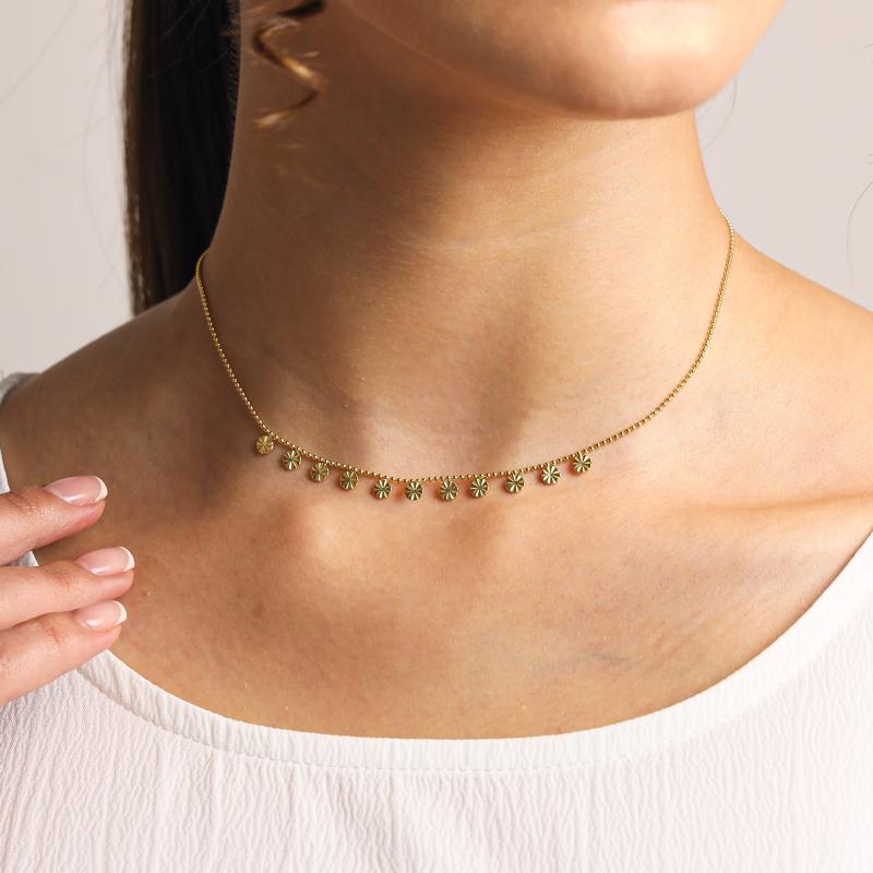 تشوكر بزهور صغيرة معلّقة