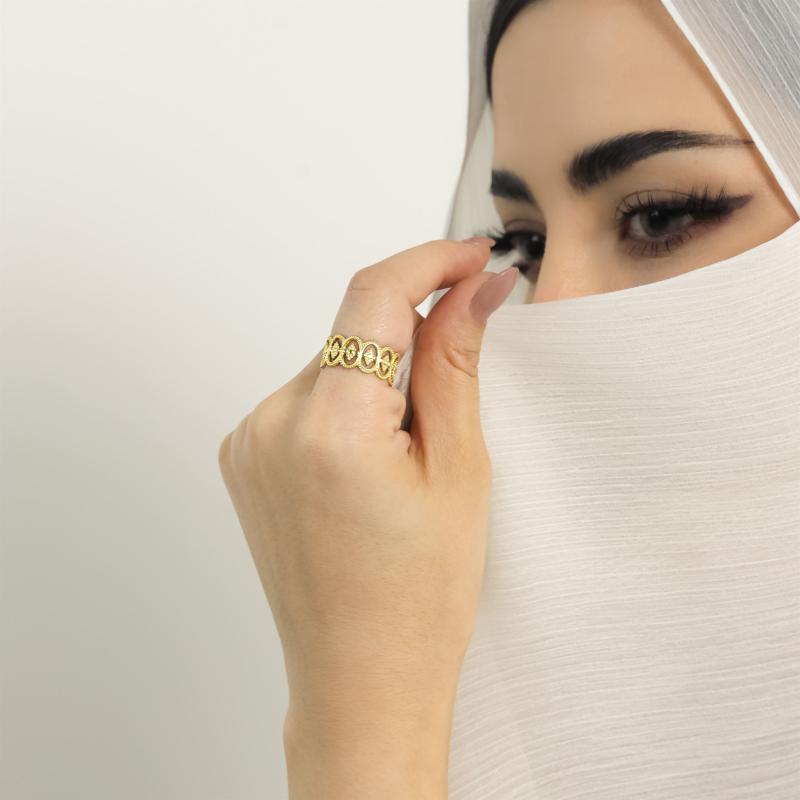 خاتم بيضاوي مع معين ملفوف