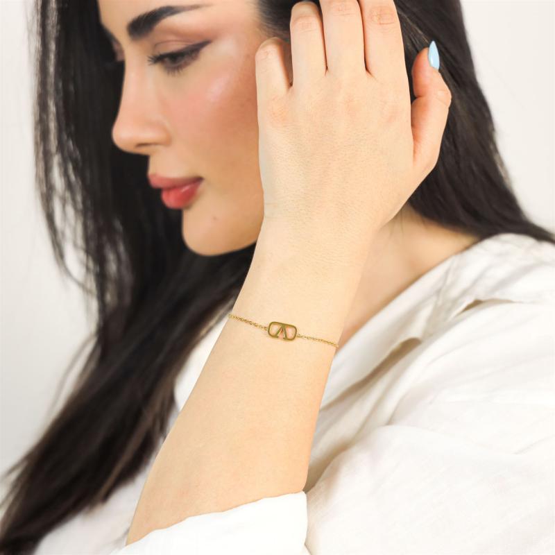 سوار بشعار حرف V