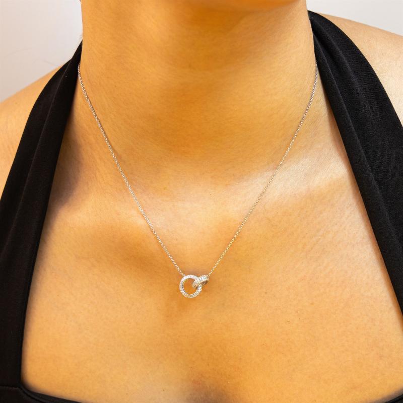 قلادة بتعليقة دوائر متشابكة لامعة (فضة أصلية)