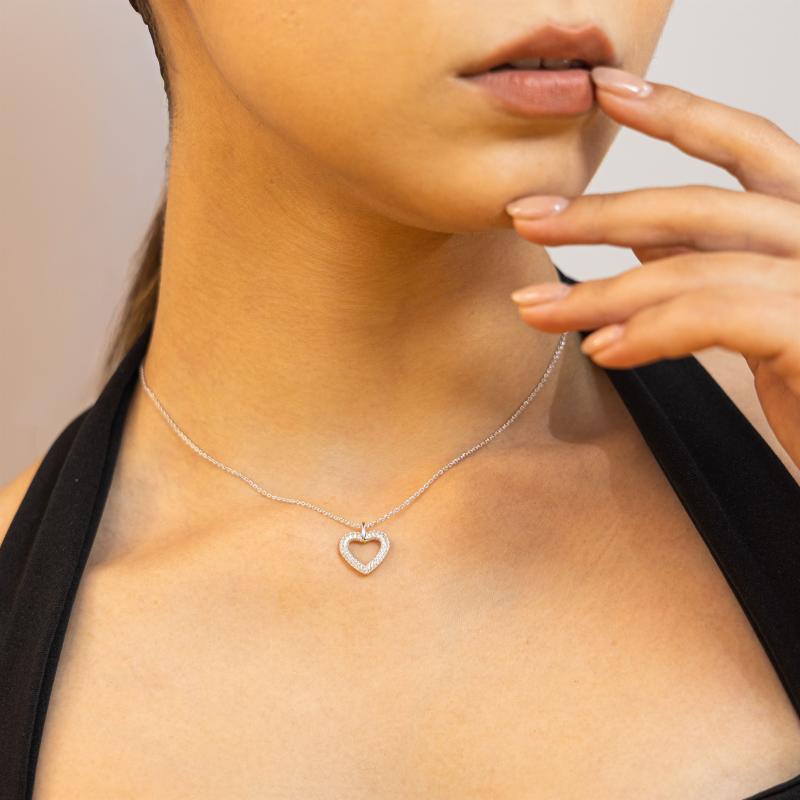 قلادة بتعليقة قلب مرصعة بأحجار لامعة (فضة أصلية)