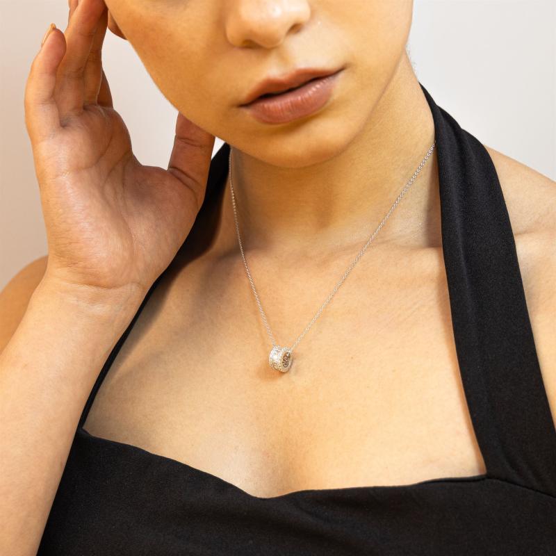 قلادة بتعليقة على شكل برميل لامع (فضة أصلية)