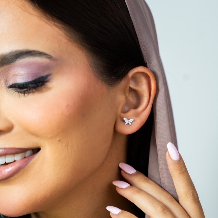 فضة أصلية - قرط فراشة صغيرة مرصعة بالكامل بالأحجار