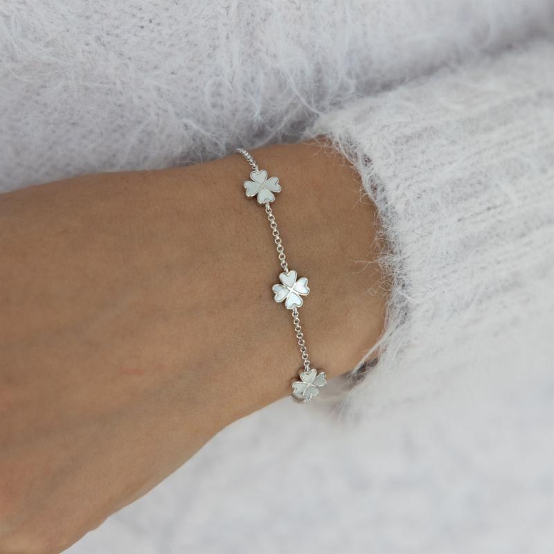 سوار فضة أصلية – زهور لؤلؤية ثلاثية