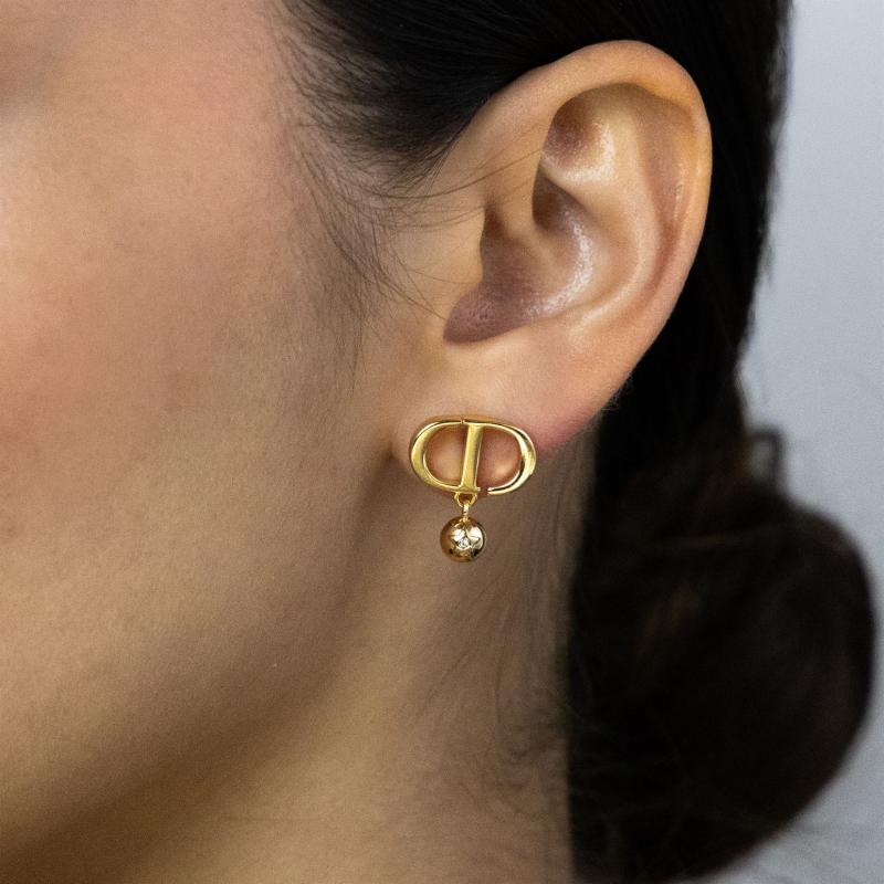 أقراط C&D ديور بيتي كبيرة