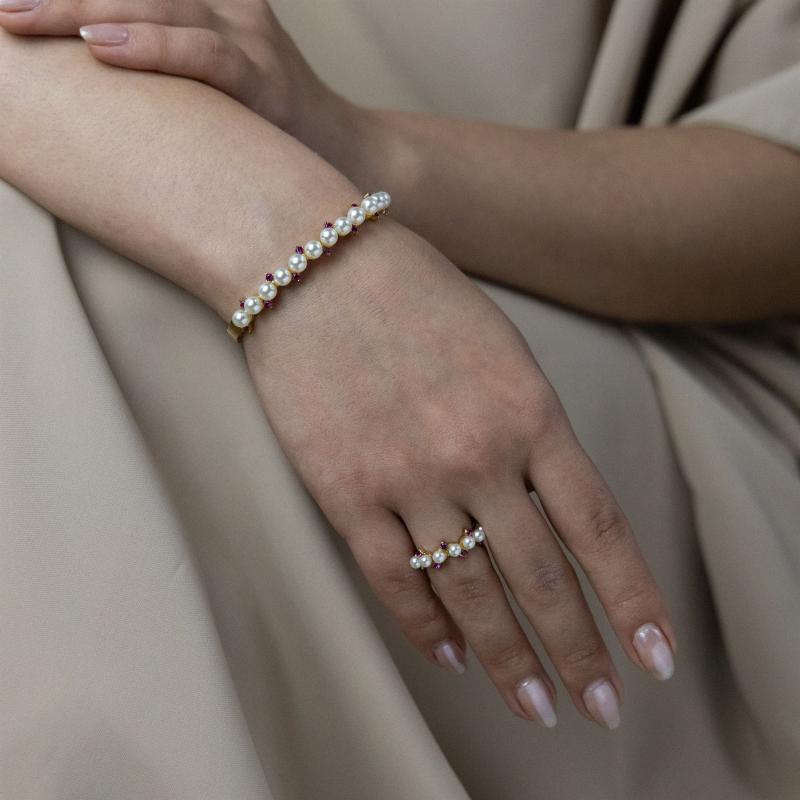 طقم أساور مزدوج مرصع بالأحجار البنفسجية واللؤلؤ