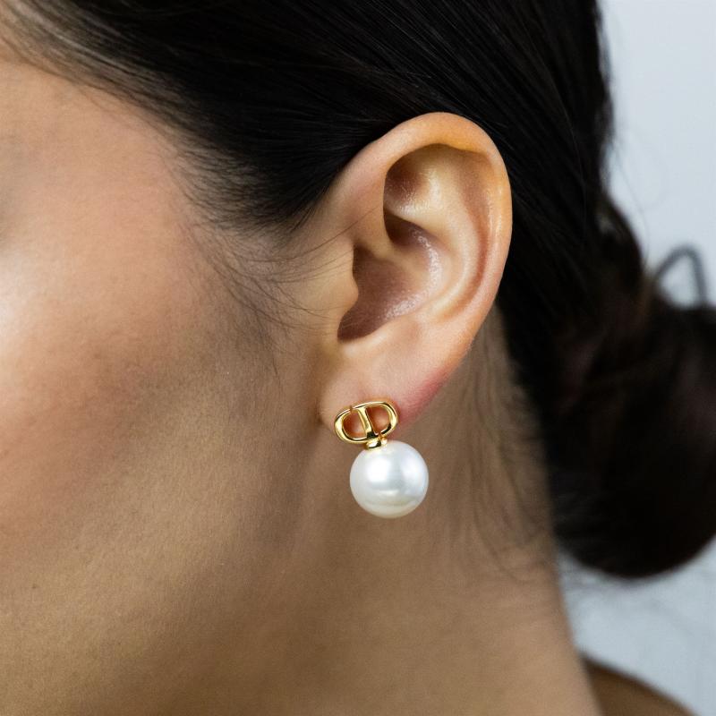 أقراط C&D بشعار متصل مع لؤلؤ