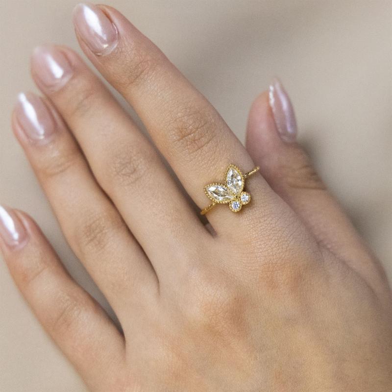 خاتم فراشة براقة بإطار ذهبي (مقاس حر)