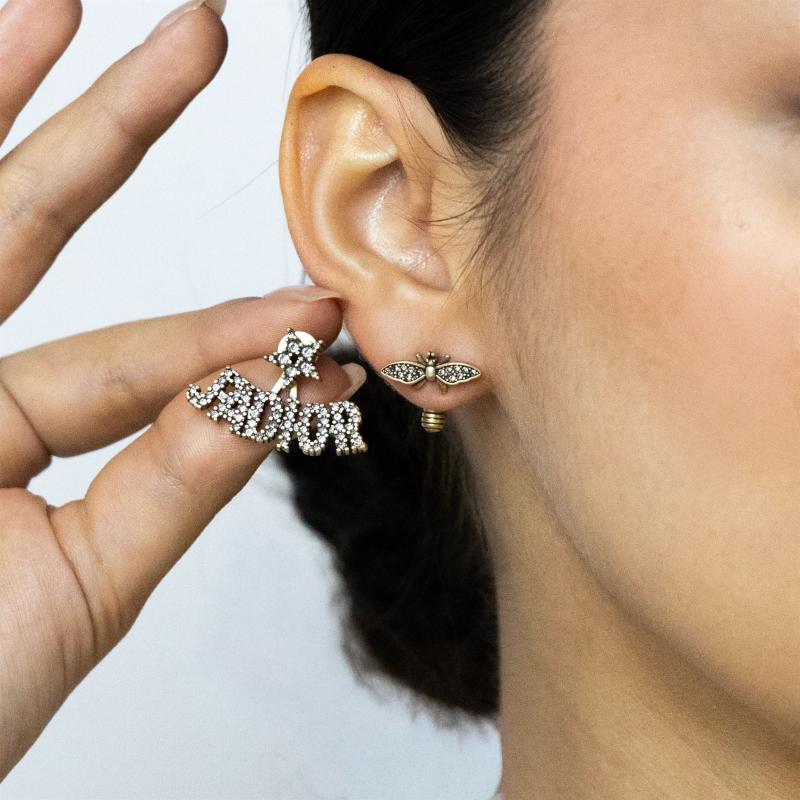 أقراط C&D كلاسيكية بدبابيس متناوبة