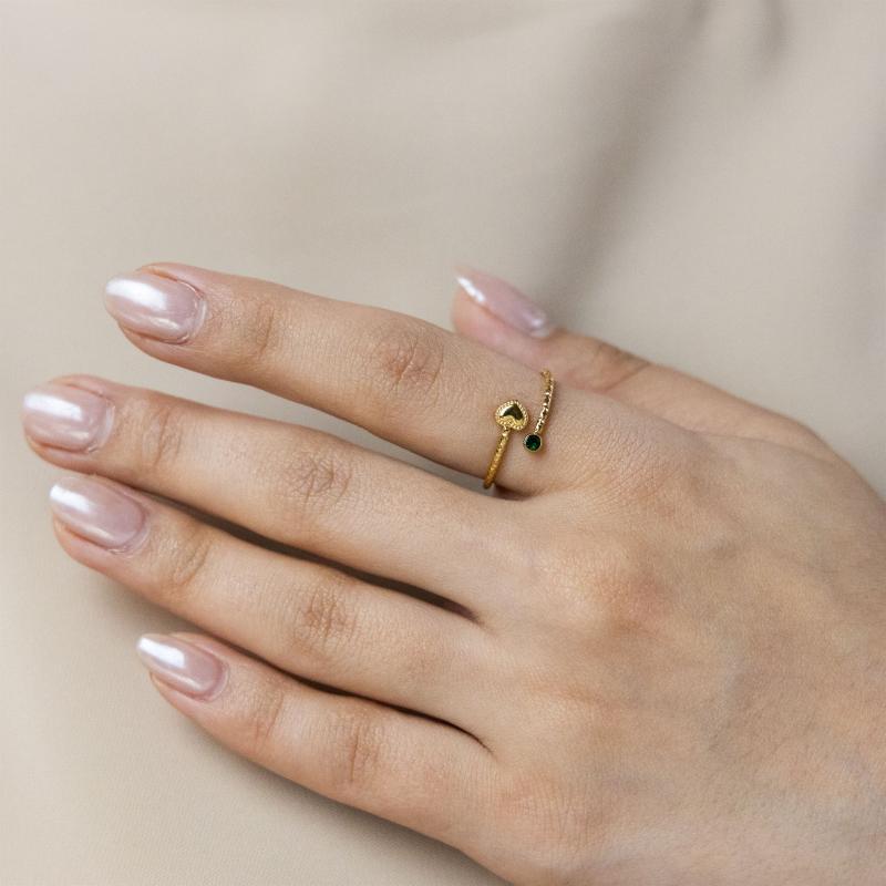 خاتم قلب صغير بحجر أخضر (مقاس حر)