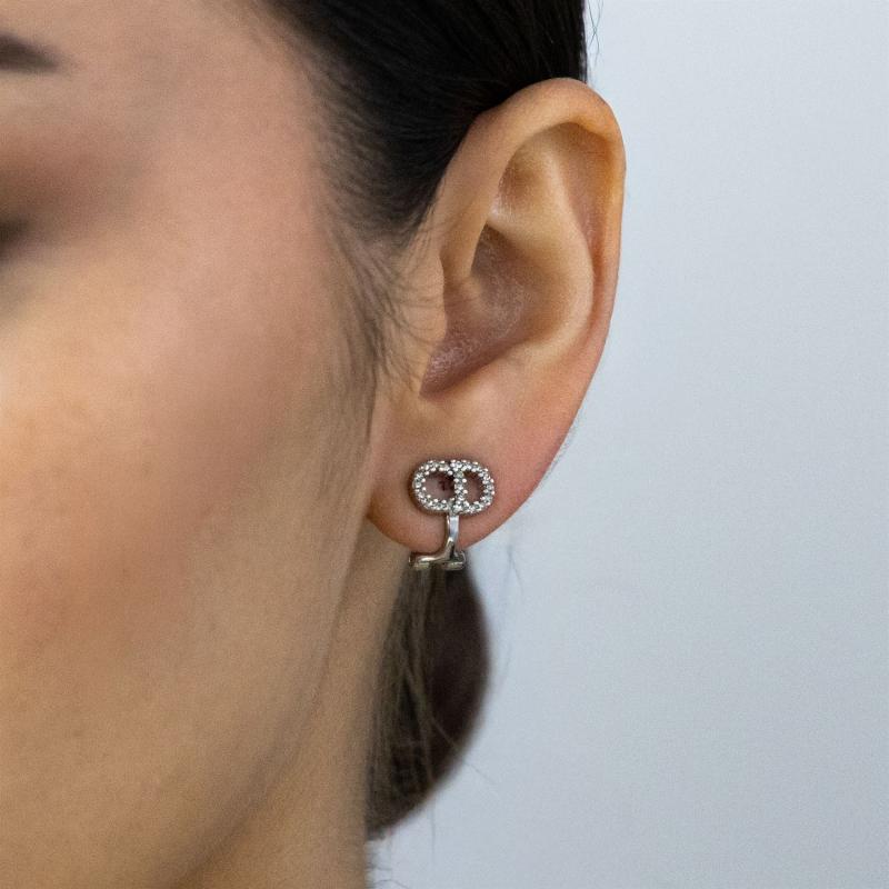 أقراط C&D مرصعة بالكامل بالأحجار مع قفل خلفي متأرجح