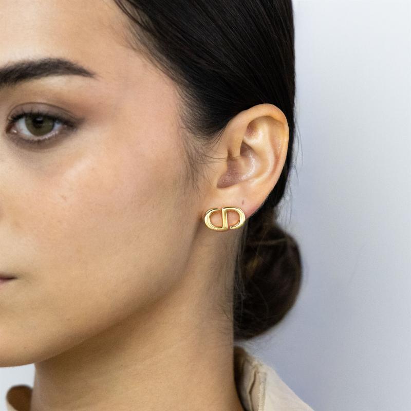 أقراط C&D صغيرة بالشعار 2