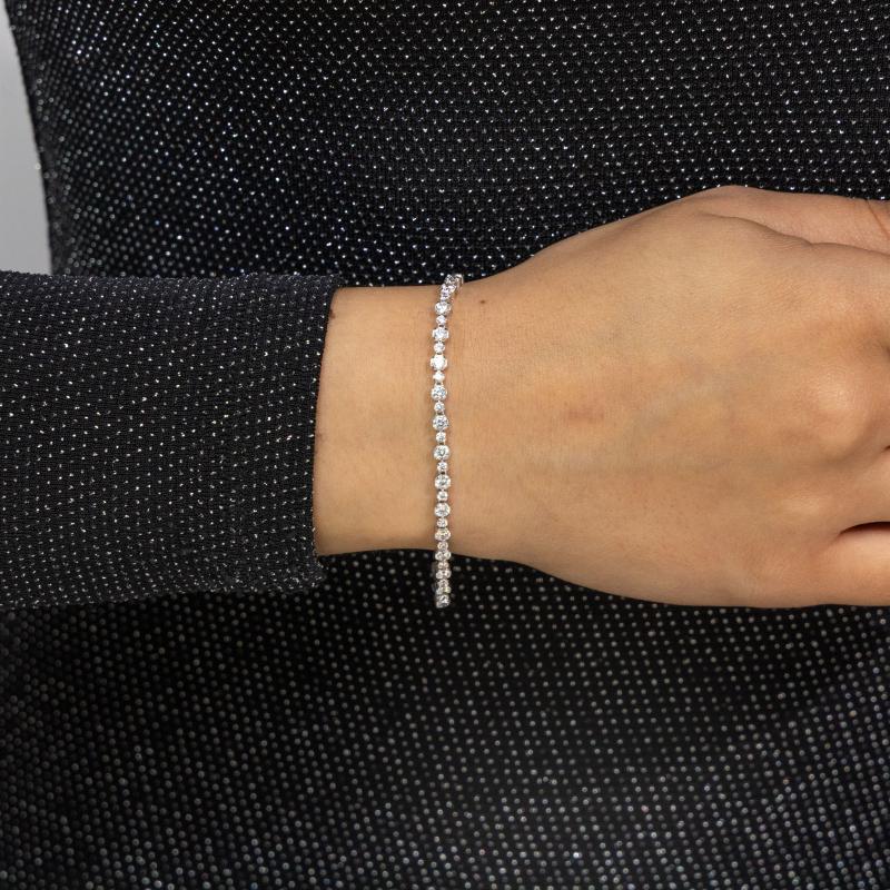 سوار فاخر بأحجار متناوبة– فضة أصلية 