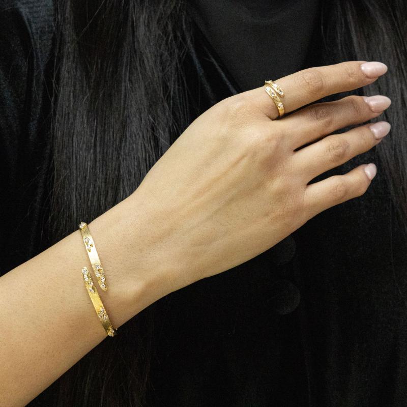 طقم أساور بتصميم غار مزدوج