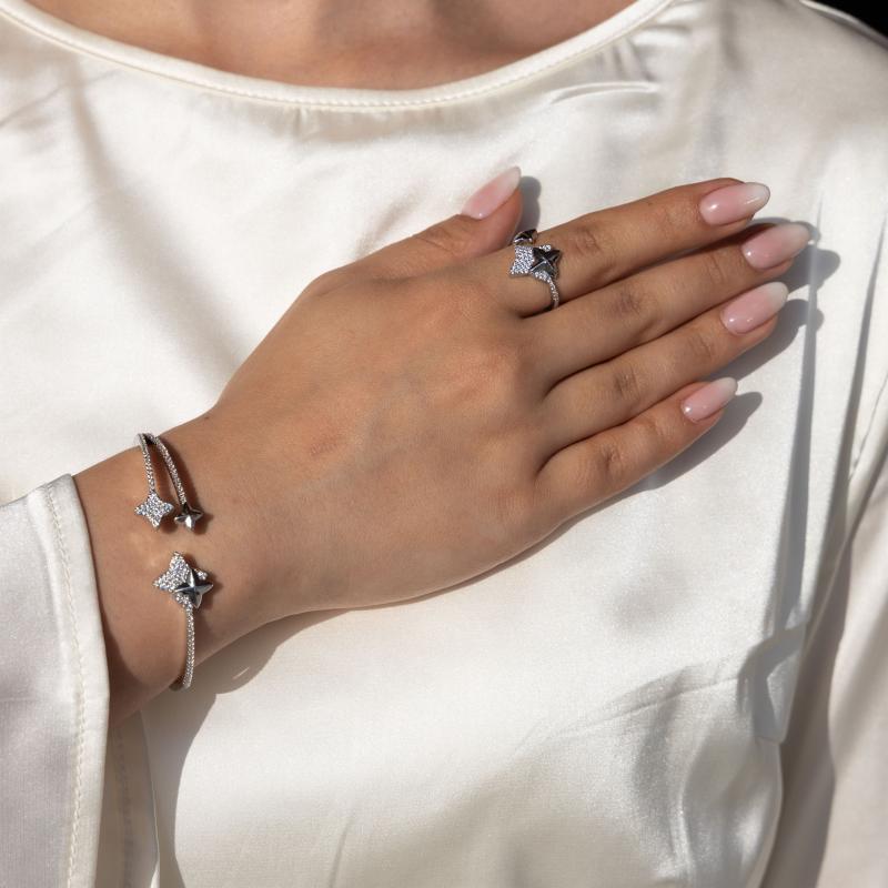 طقم أساور بتصميم أربع نجوم