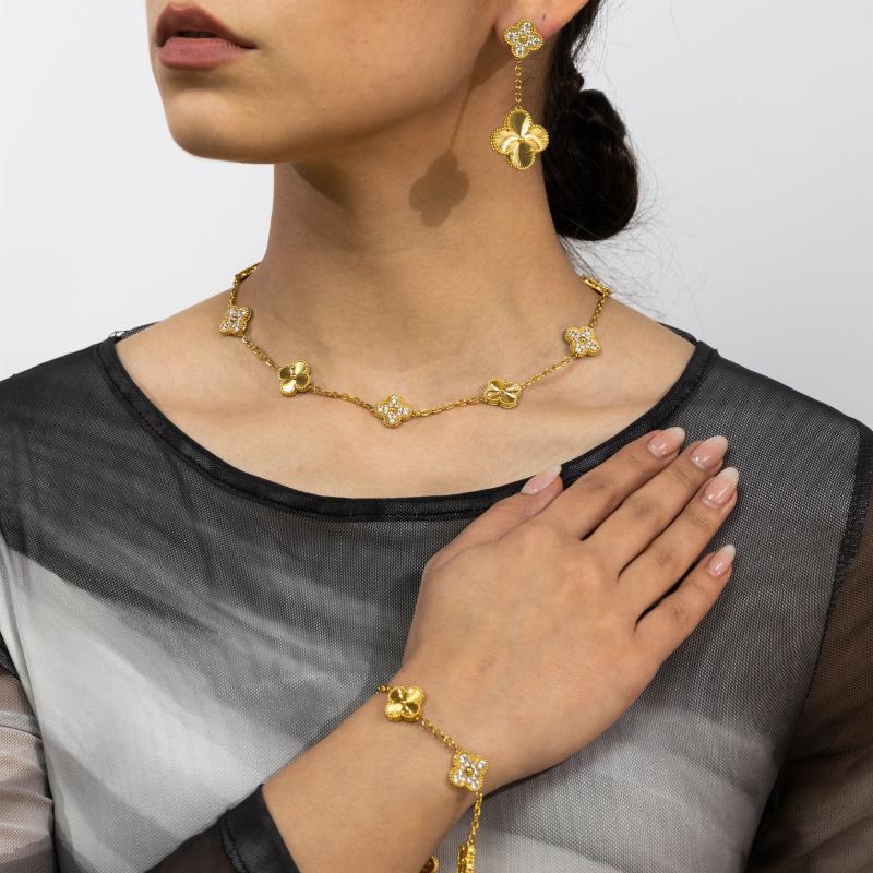 VCA - 10 زهور بخطوط متناوبة ومرصعة بالألماس