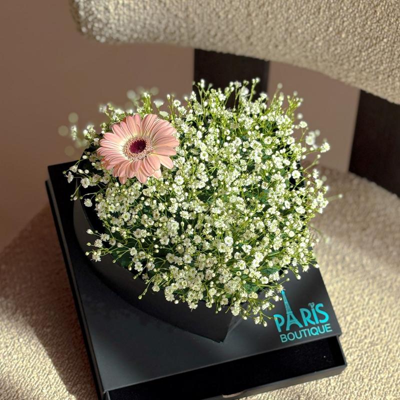 باقة زهور بشكل قلب