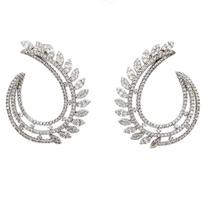 أقراط بتصميم أوراق منحنية بطبقات مستوحاة من الطابع السماوي