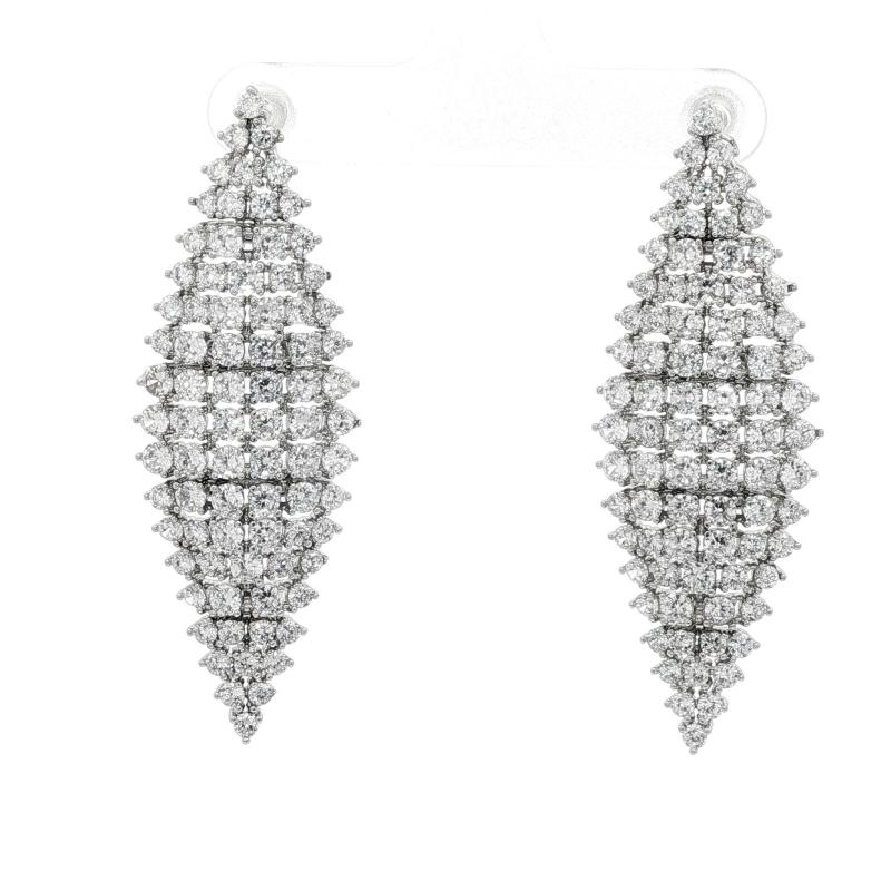 أقراط بشكل ماسي مرصعة بالكامل بالأحجار