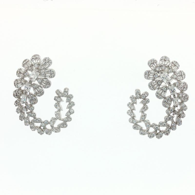 أقراط بتصميم لولبي مزينة بأحجار زركونيا مكعبة (CZ) على شكل قطرة