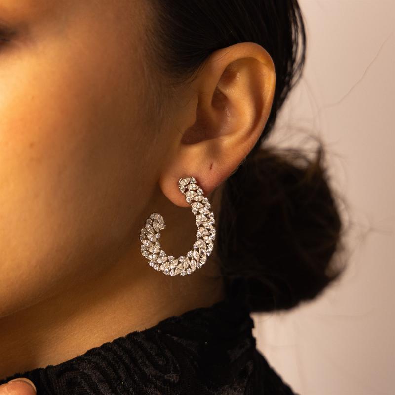 أقراط بقطرات ماء مرصعة بكريستالات متعددة