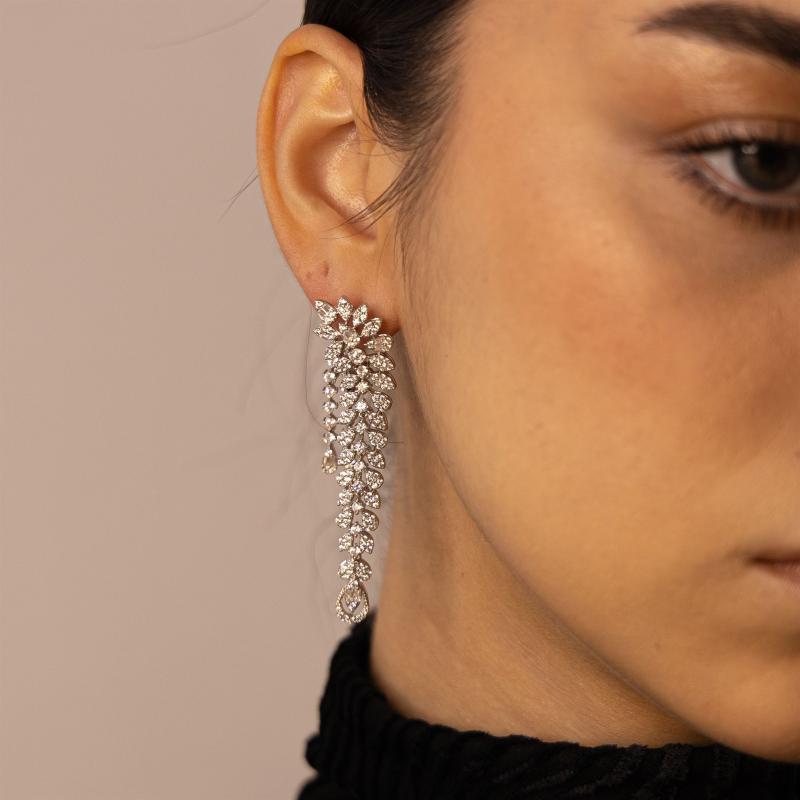 أقراط بتصميم أمامي وخلفي على شكل شاندلير بقطرات دمعة مع دبابيس صغيرة