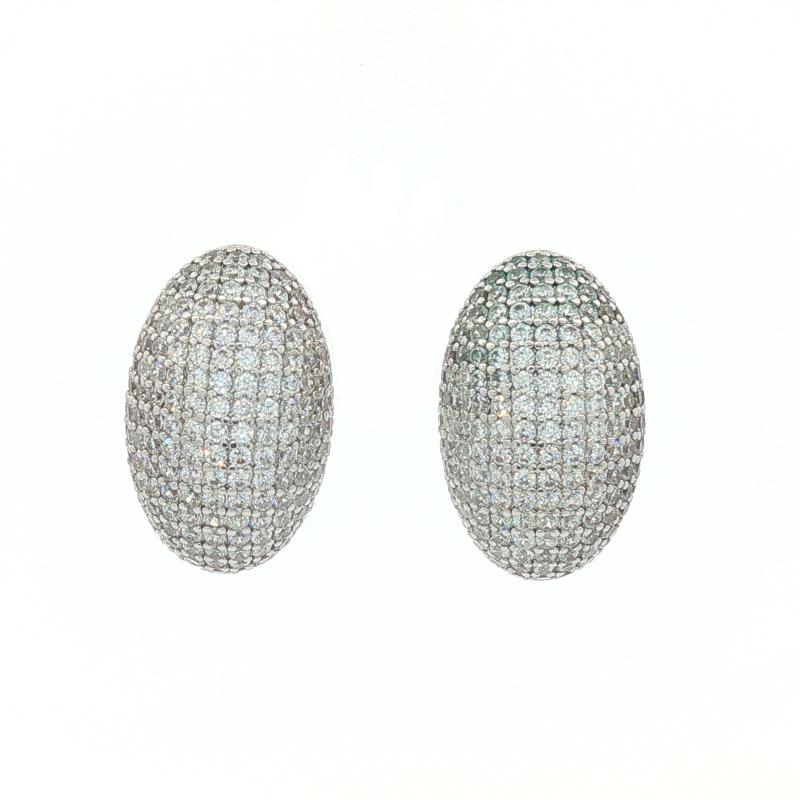 أقراط بشكل زر بيضاوي مرصعة بالكامل بالأحجار