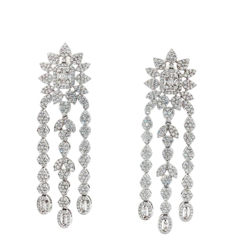 أقراط مستطيلة مع قطرات دائرية متناوبة يتبعها حجر بيضاوي متدلٍ