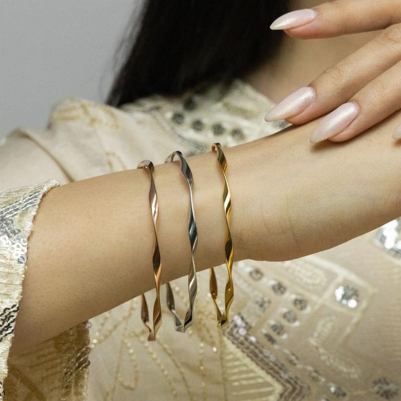 سوار ثلاثي بتصميم ملتف