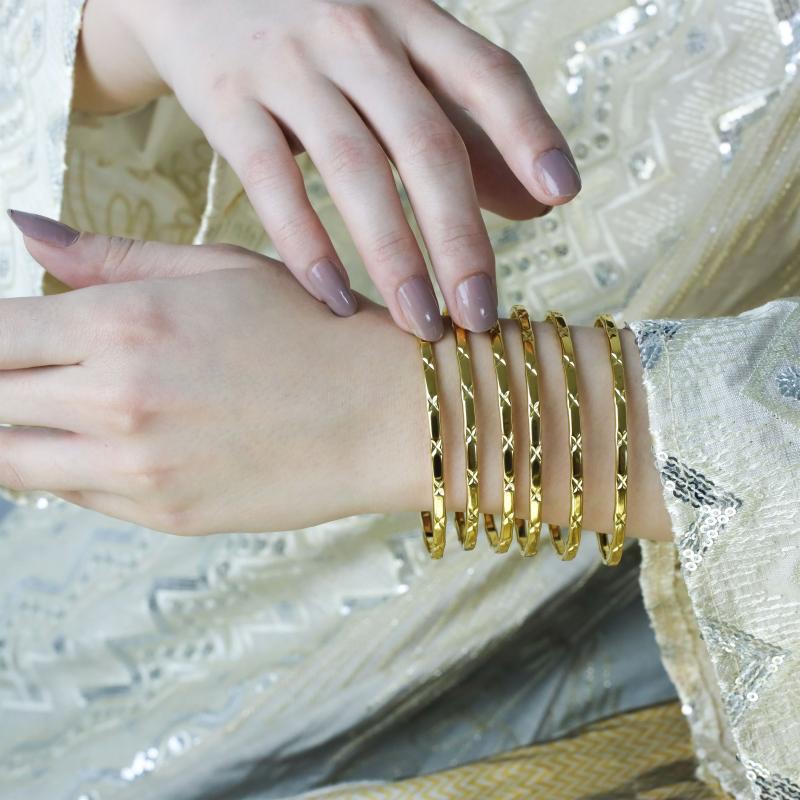 طقم 6 أساور لامعة بتصميم علامات X متعددة