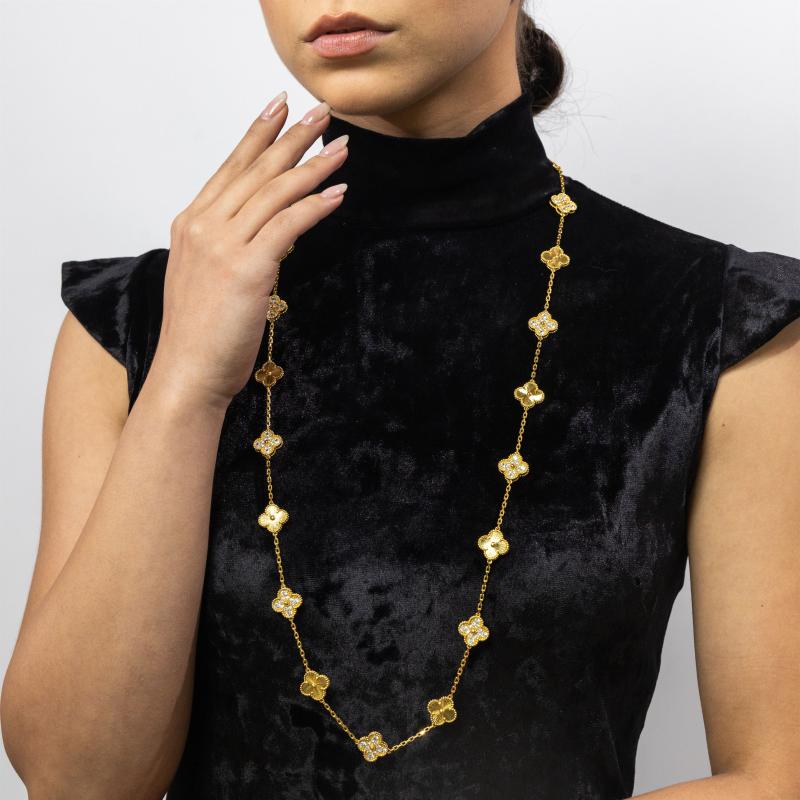 قلادة طويلة 20F بتصميم متناوب مستوحاة من VCA