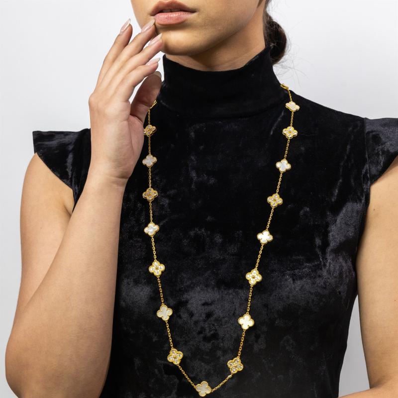 قلادة طويلة 20F بتصميم متناوب مستوحاة من VCA